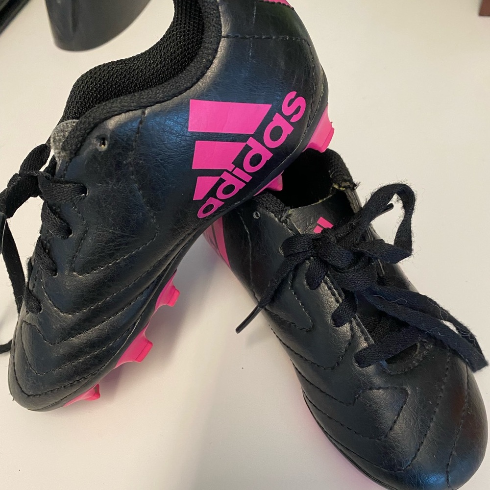 Kids black and hot pink size 11 soccer cleats